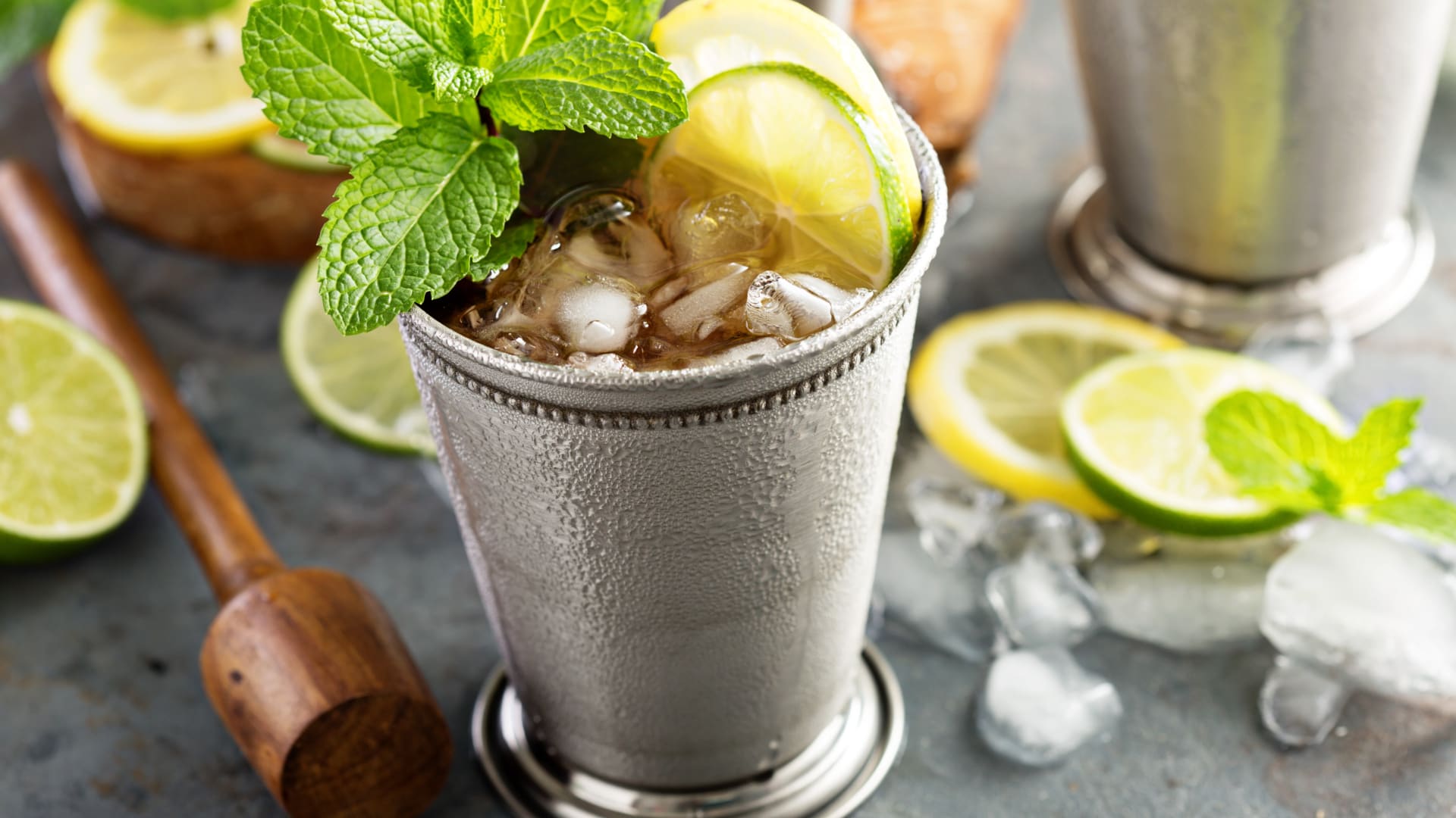 Mint Julep drink recipe